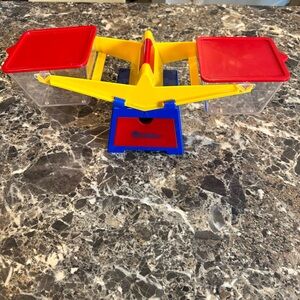 Learning Resources Primary Bucket Balance Scale Measure Solids & Liquids